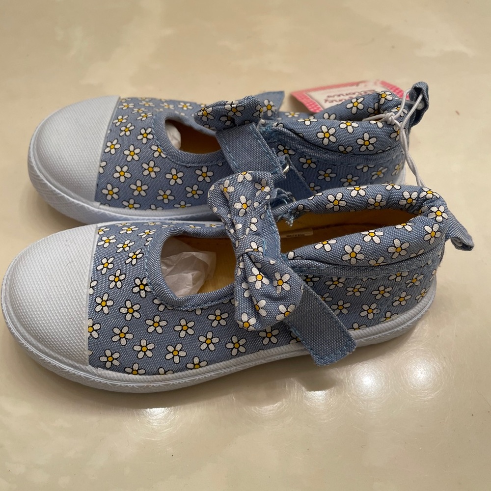 Girls Mary Jane style canvas shoe